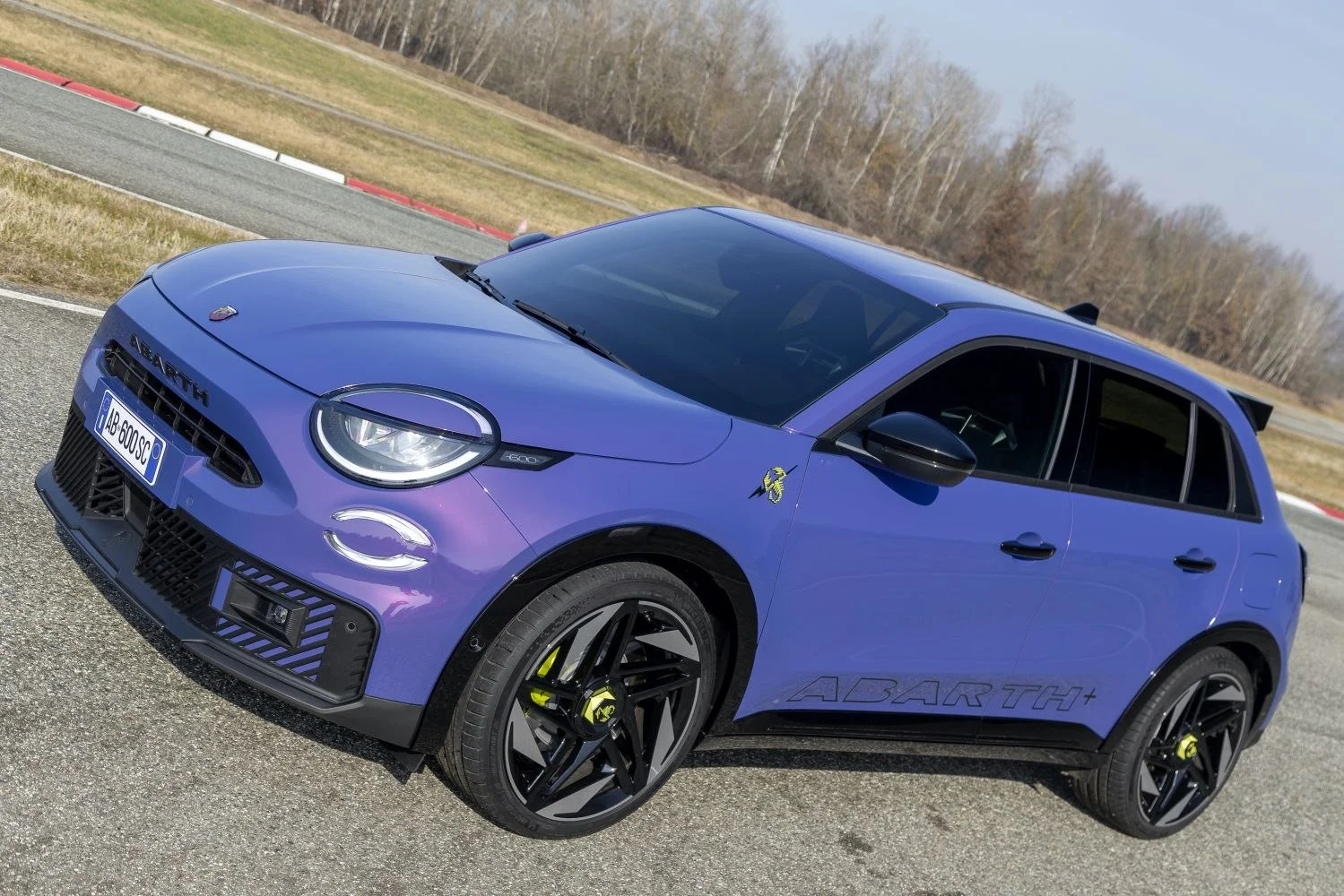 Abarth 600 Scorpionissima 54 kWh (282 Hp)2024 - thumbnail 3