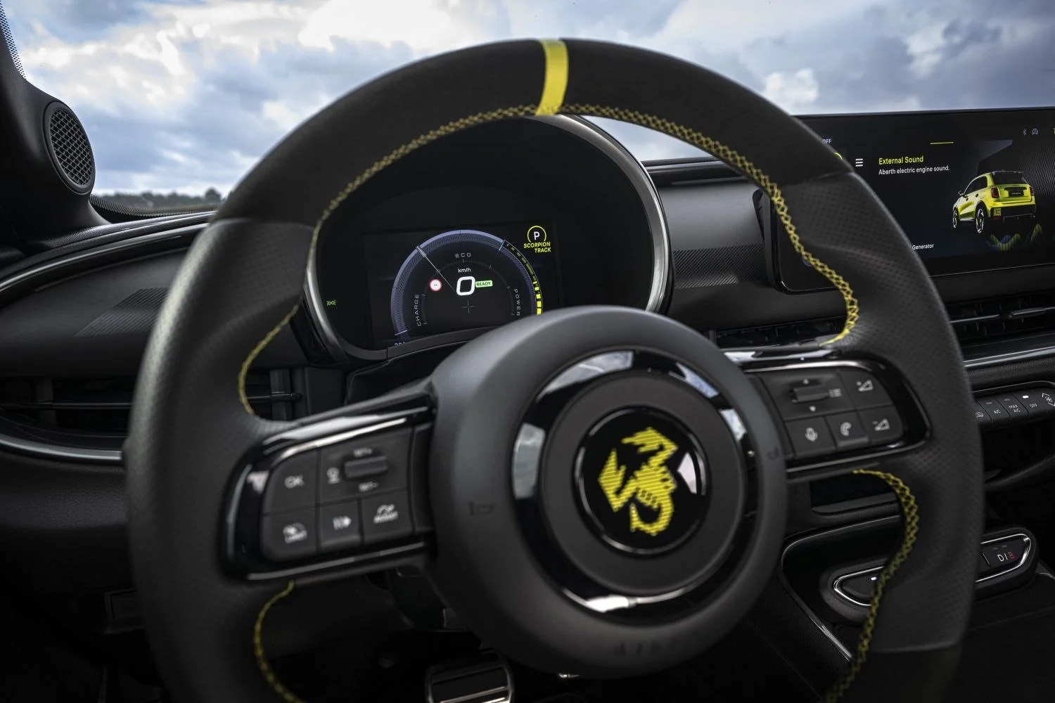 Abarth 600 Scorpionissima 54 kWh (282 Hp)2024 - thumbnail 8