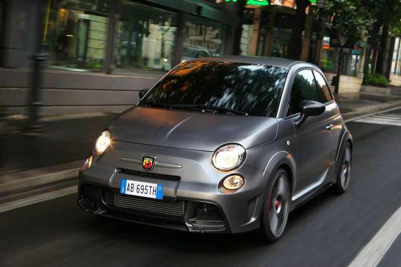 Abarth 695 Anniversario 1.4 T-Jet (180 Hp)2019 - - 1