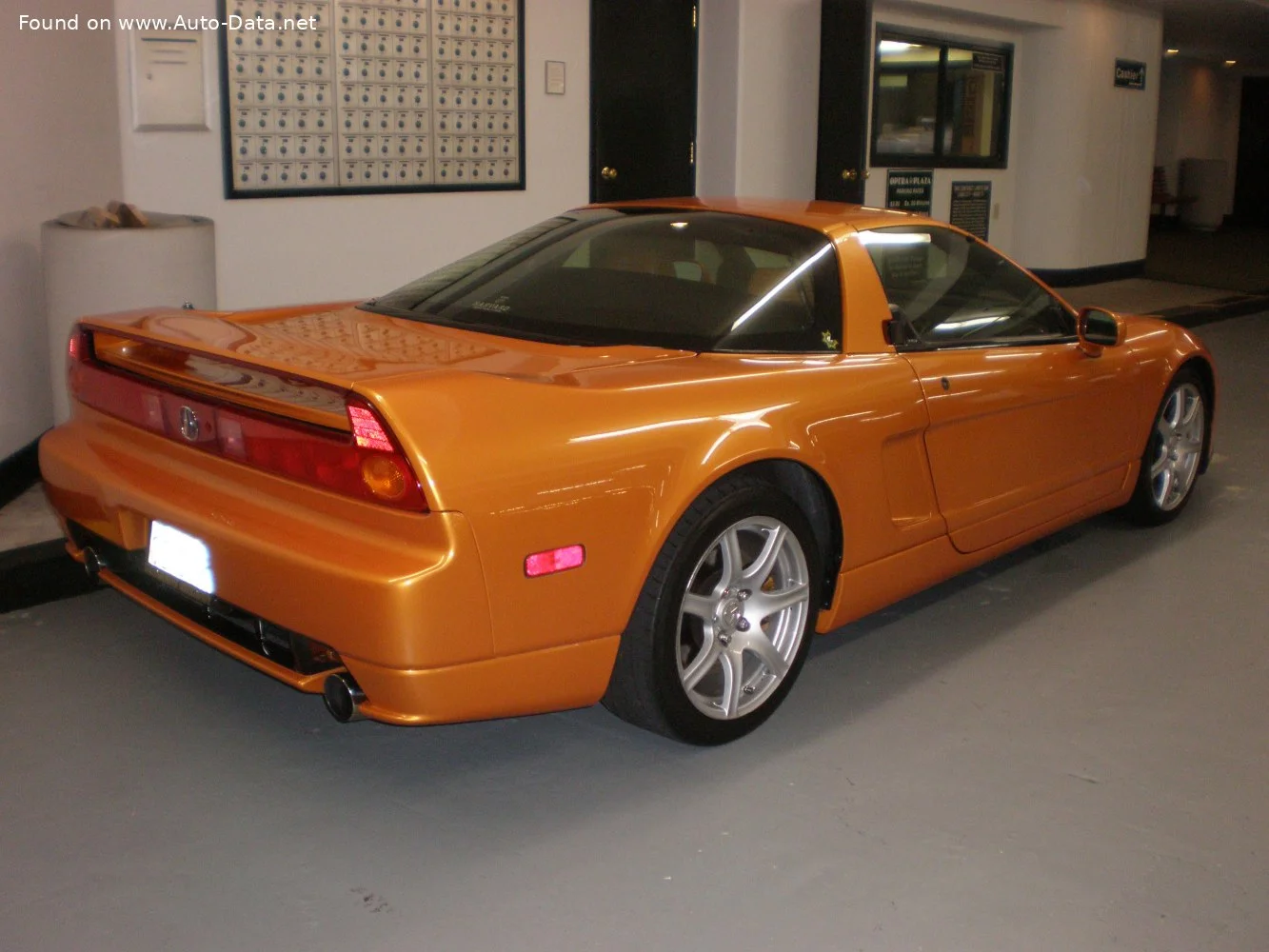 Acura NSX 3.2 V6 (290 Hp)2002 - 2005 thumbnail 3