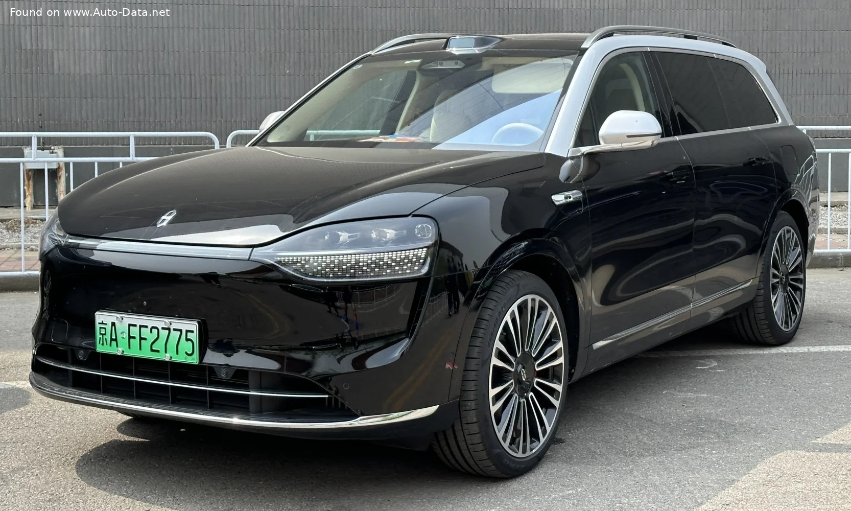 AITO M9 100 kWh (530 Hp) Electric AWD2023 - - 1