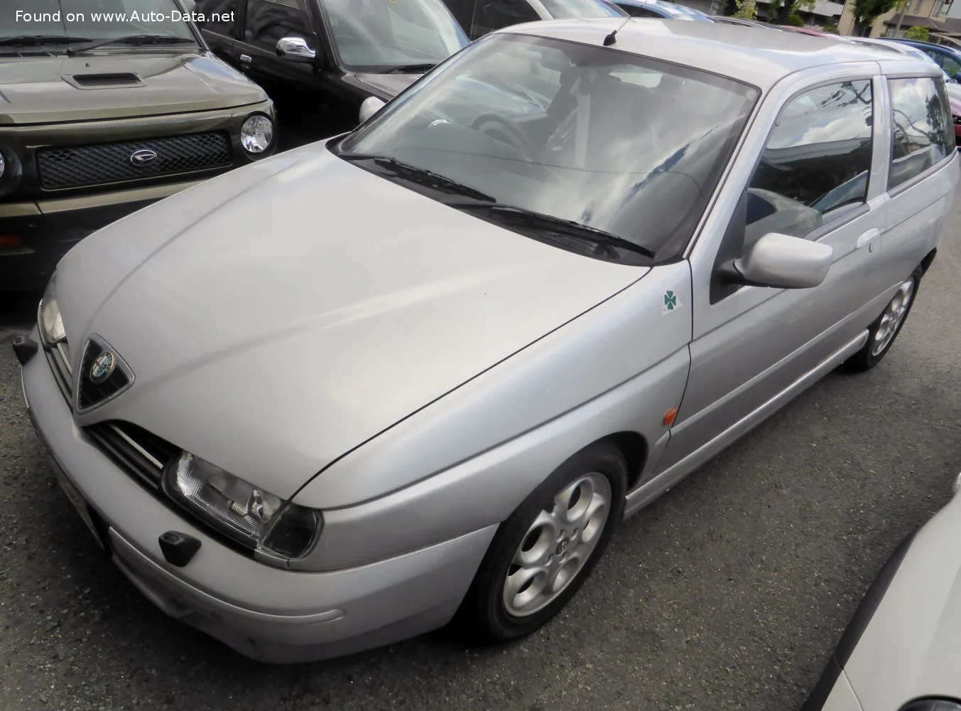 Alfa Romeo 145 1.4 Twin Spark 16V (103 Hp)1999 - 2000 thumbnail 3