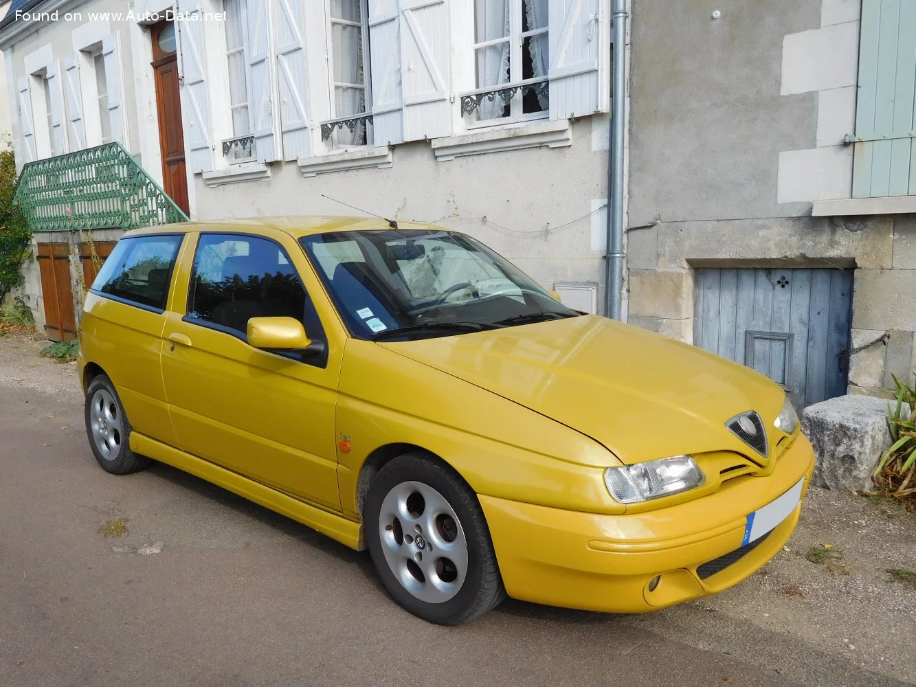 Alfa Romeo 145 1.4 Twin Spark 16V (103 Hp)1999 - 2000 thumbnail 5