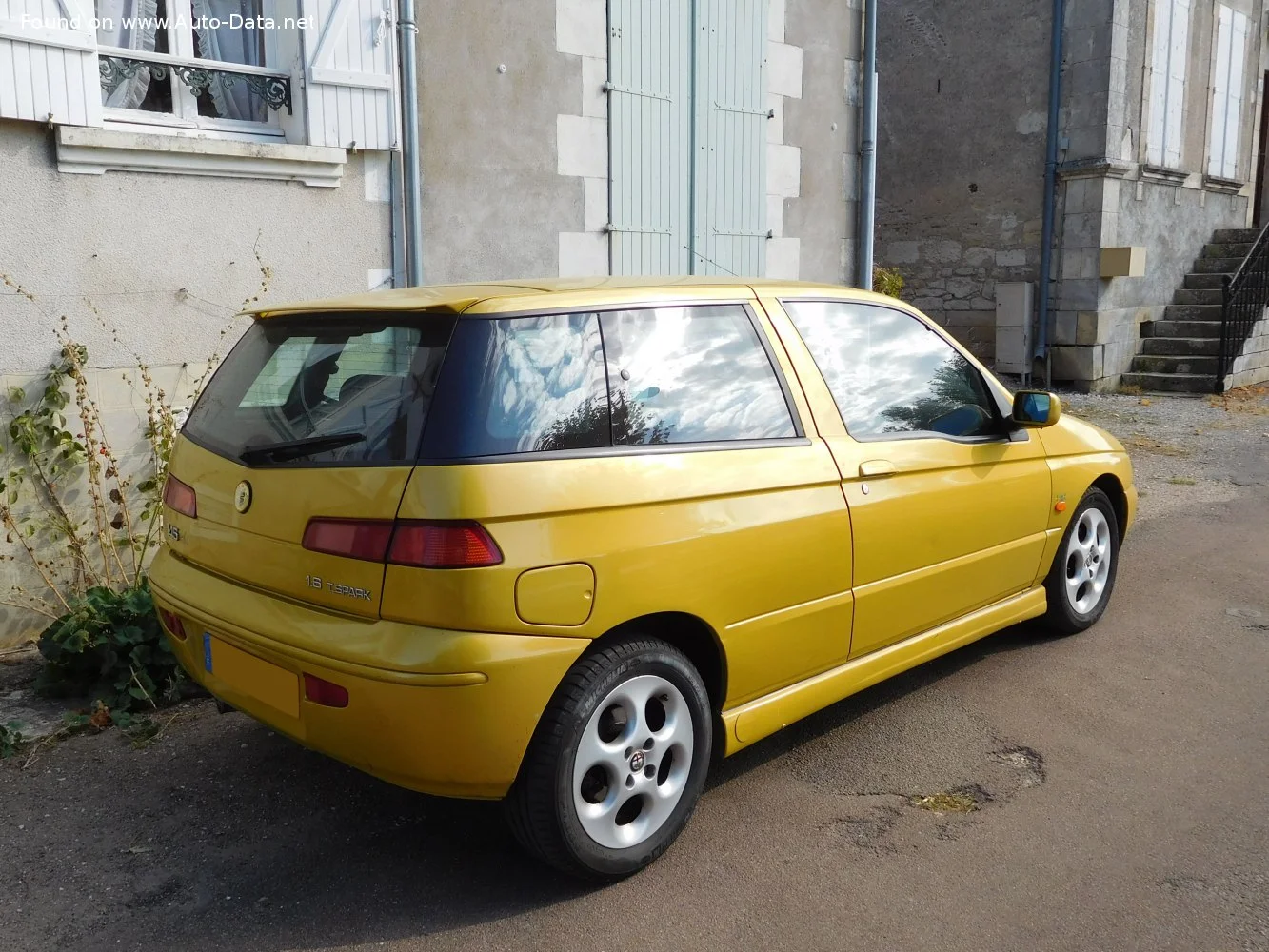 Alfa Romeo 145 1.4 Twin Spark 16V (103 Hp)1999 - 2000 thumbnail 6