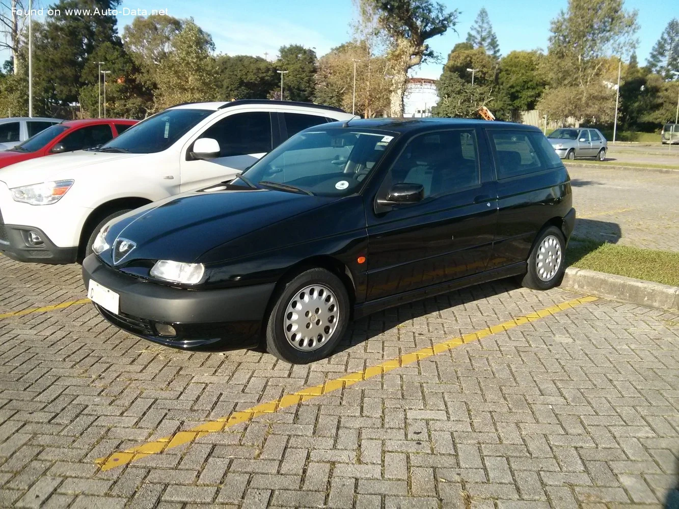 Alfa Romeo 145 1.4 I.E. (90 Hp)1994 - 1996 thumbnail 4