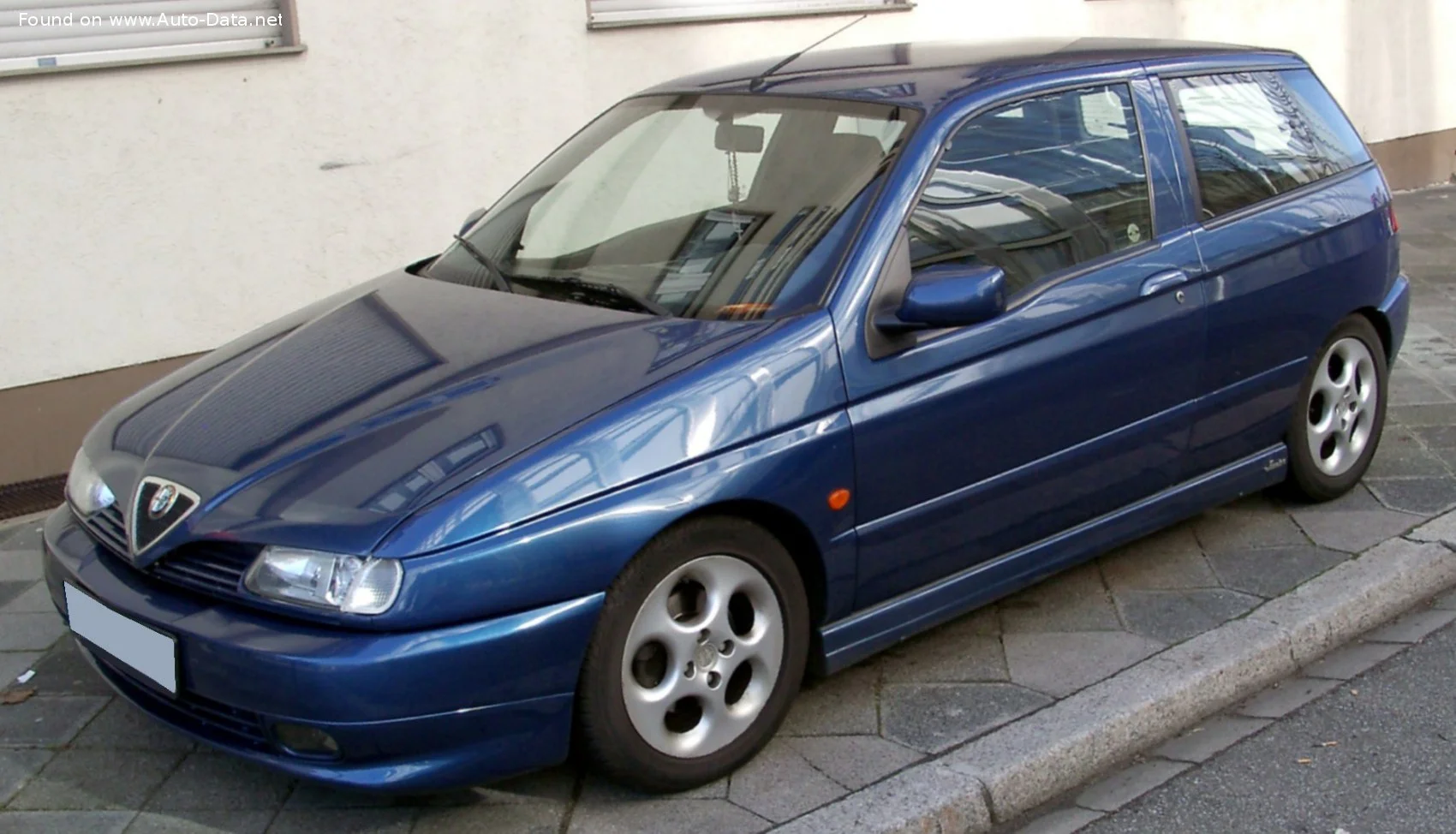 Alfa Romeo 145 1.4 I.E. (90 Hp)1994 - 1996 thumbnail 5