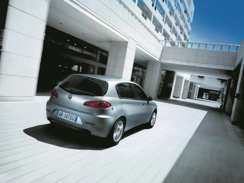 Alfa Romeo 147 1.6 Twin Spark (105 Hp)2004 - 2010 thumbnail 2
