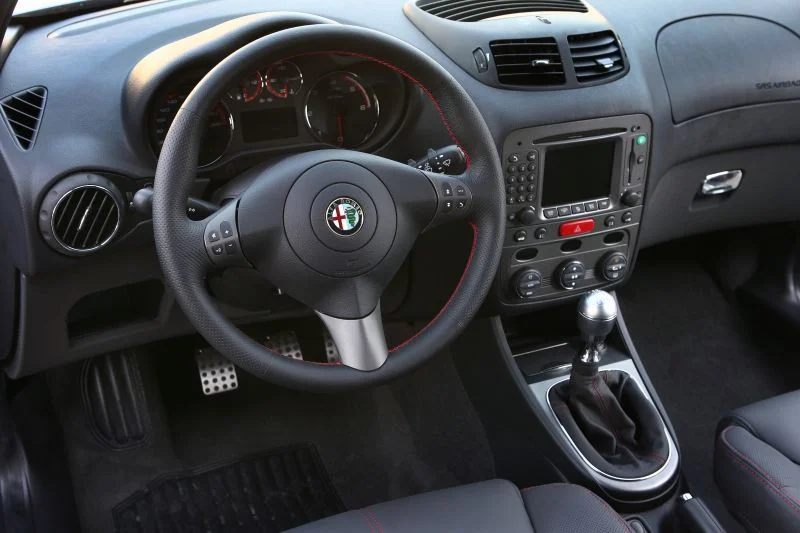 Alfa Romeo 147 1.6 Twin Spark (105 Hp)2004 - 2010 thumbnail 8