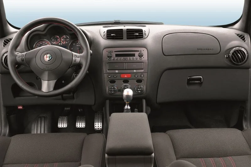 Alfa Romeo 147 1.6 Twin Spark (120 Hp)2004 - 2010 thumbnail 3