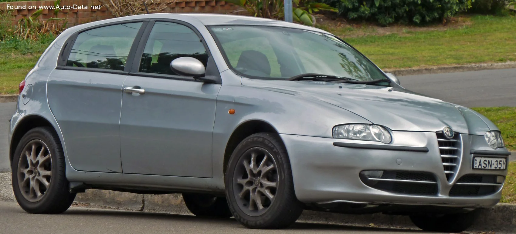 Alfa Romeo 147 1.6 Twin Spark (120 Hp)2000 - 2004 thumbnail 3