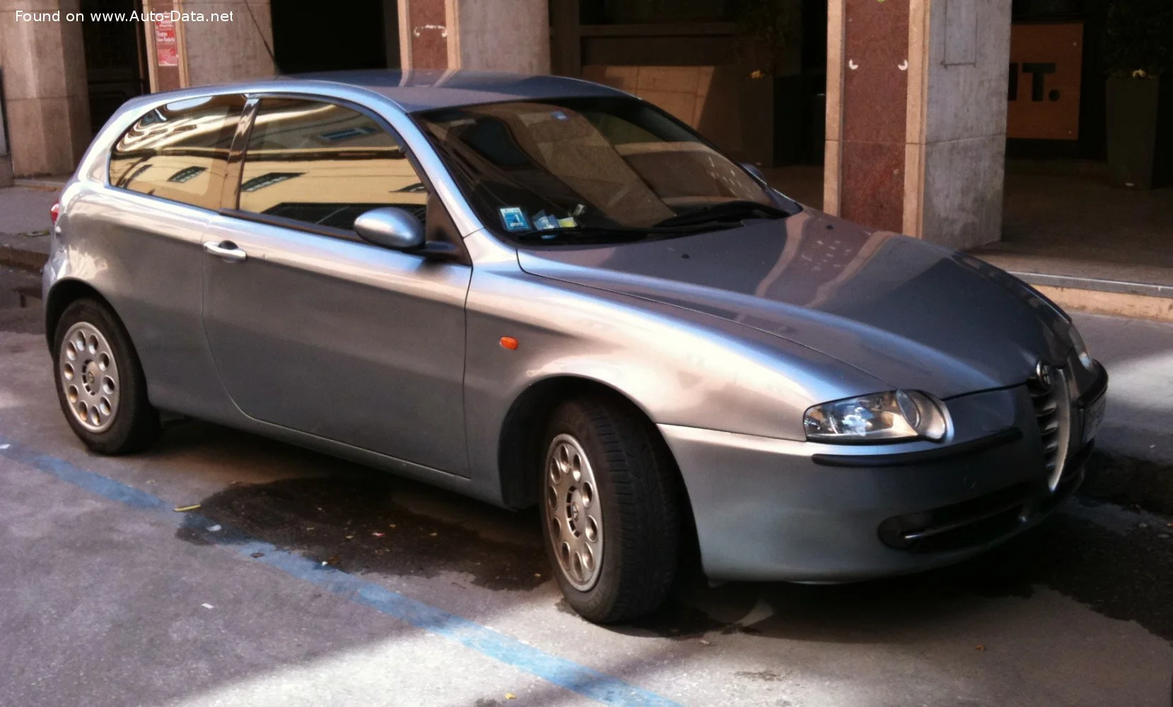 Alfa Romeo 147 1.6 Twin Spark (120 Hp)2000 - 2004 thumbnail 2