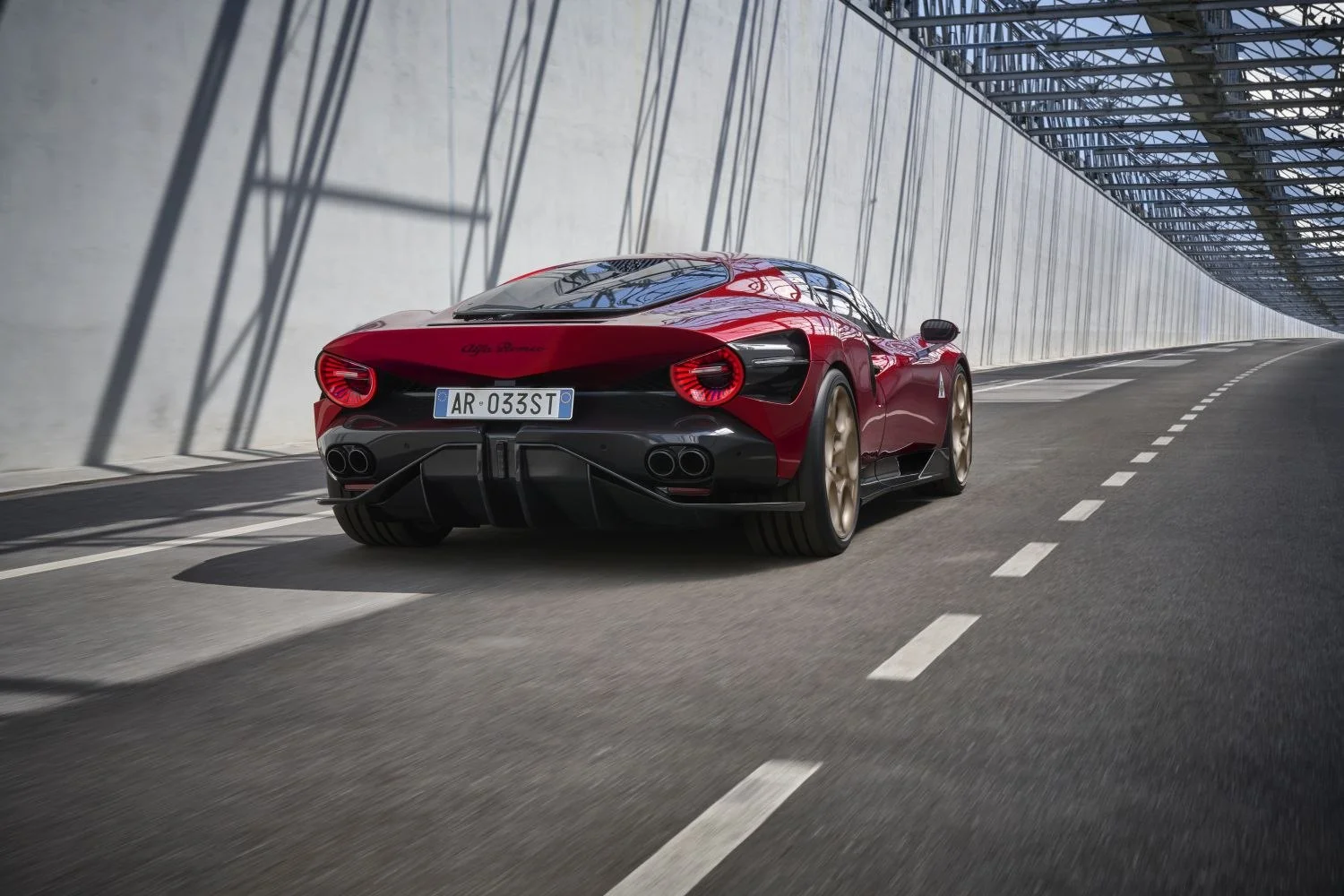 Alfa Romeo 33 Stradale 102 kWh (750 Hp) Electric AWD2023 - thumbnail 2
