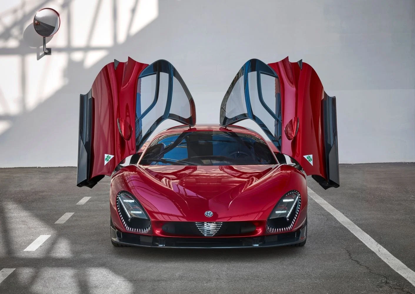 Alfa Romeo 33 Stradale 102 kWh (750 Hp) Electric AWD2023 - thumbnail 3