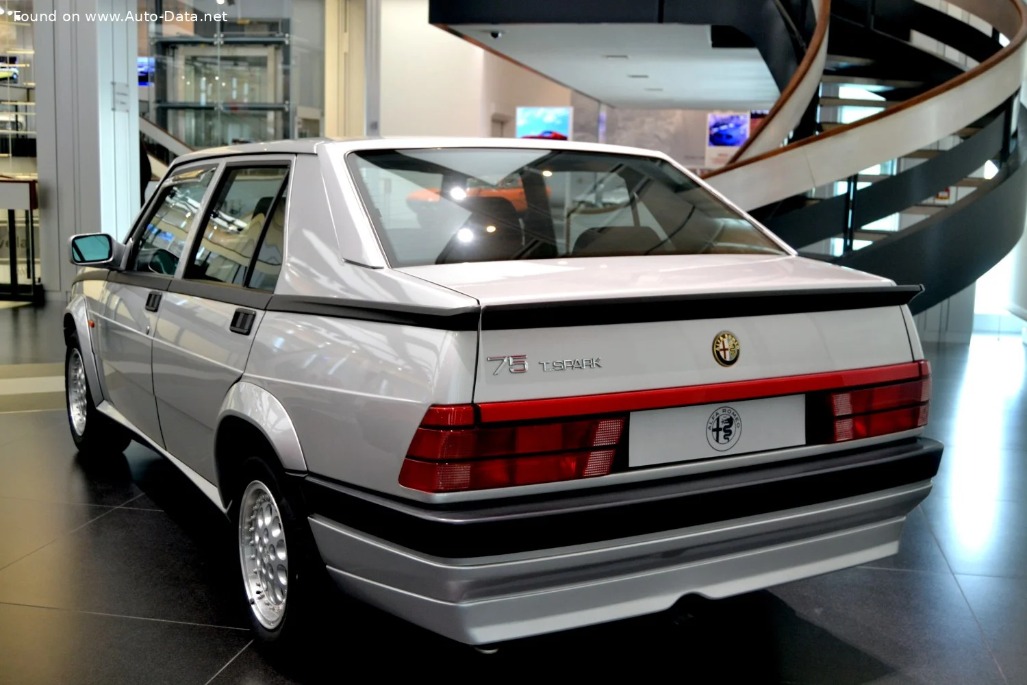 Alfa Romeo 75 1.6 (110 Hp)1985 - 1989 thumbnail 2