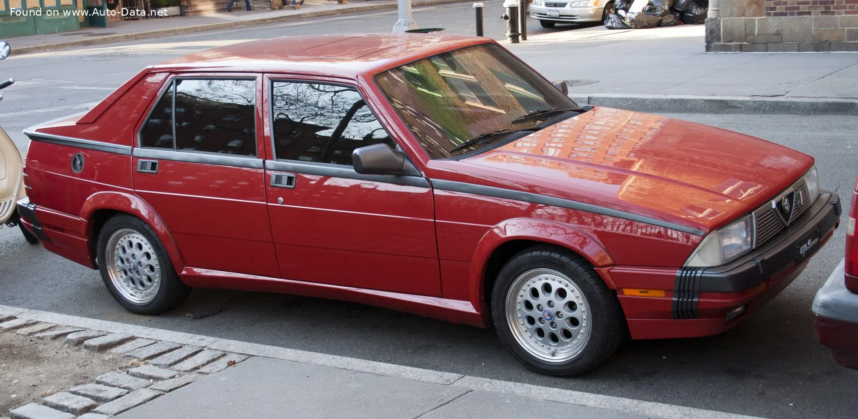 Alfa Romeo 75 1.6 (110 Hp)1985 - 1988 thumbnail 2