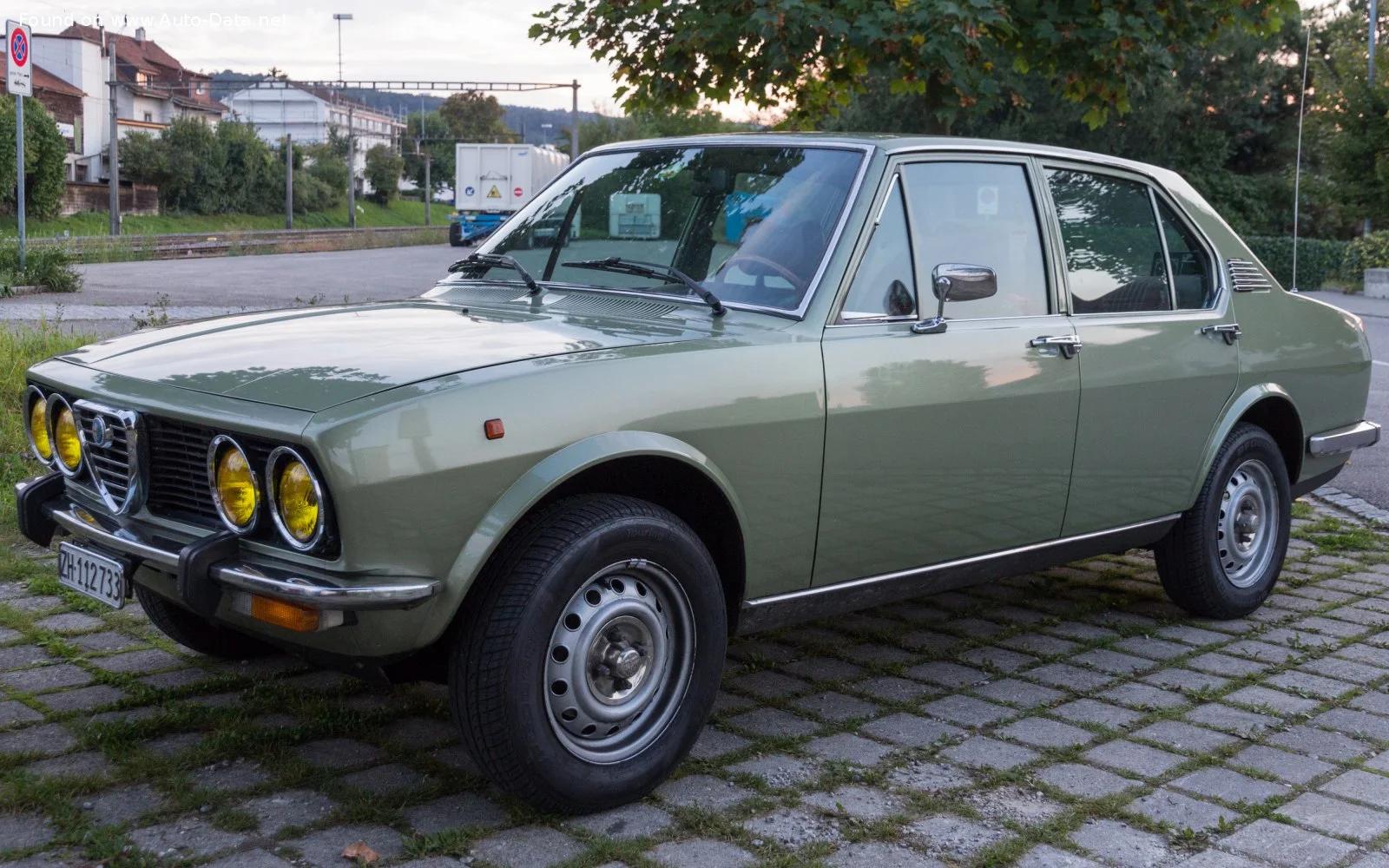 Alfa Romeo Alfetta 1.6 (107 Hp)1975 - 1984 thumbnail 2