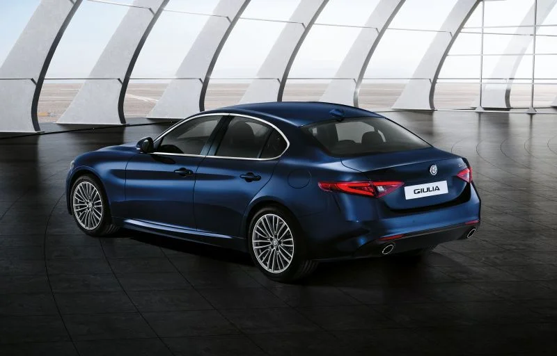Alfa Romeo Giulia 2.0 Turbo (200 Hp) Automatic2016 - 2018 thumbnail 2