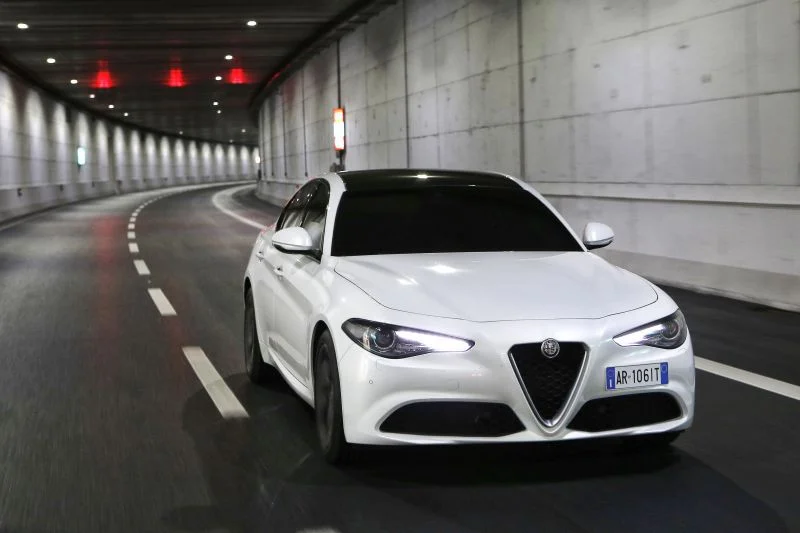 Alfa Romeo Giulia 2.0 Turbo (200 Hp) Automatic2016 - 2018 thumbnail 11