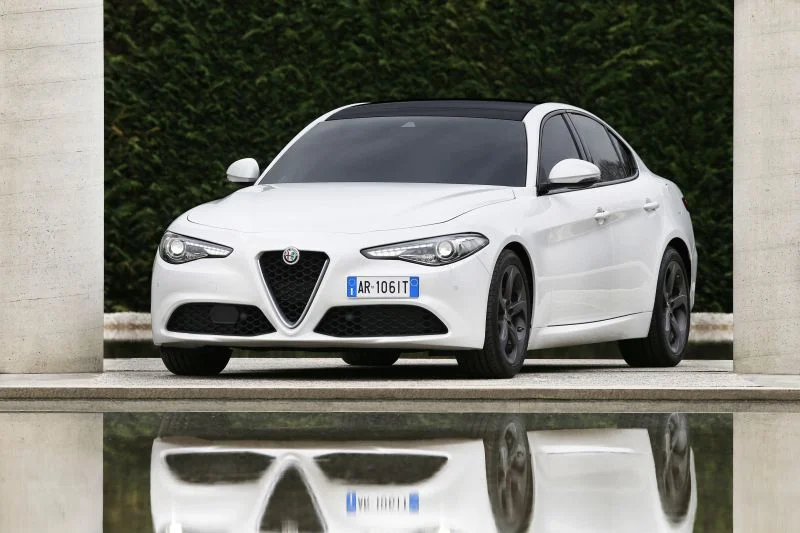 Alfa Romeo Giulia 2.0 Turbo (200 Hp) Automatic2016 - 2018 thumbnail 14