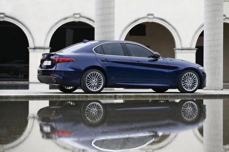Alfa Romeo Giulia 2.0 Turbo (200 Hp) Automatic2016 - 2018 thumbnail 18