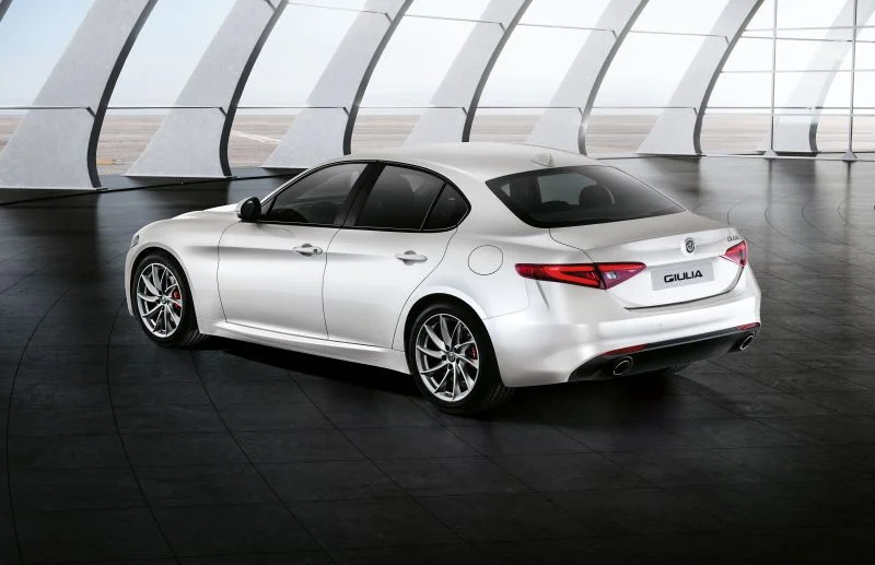Alfa Romeo Giulia 2.0 Turbo (200 Hp) Automatic2016 - 2018 thumbnail 5