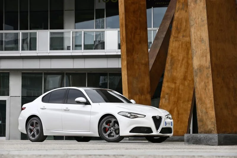 Alfa Romeo Giulia 2.0 Turbo (200 Hp) Automatic2016 - 2018 thumbnail 10