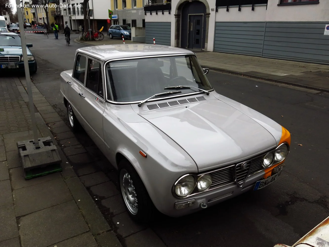 Alfa Romeo Giulia 1300 Super (87 Hp)1974 - 1978 thumbnail 12