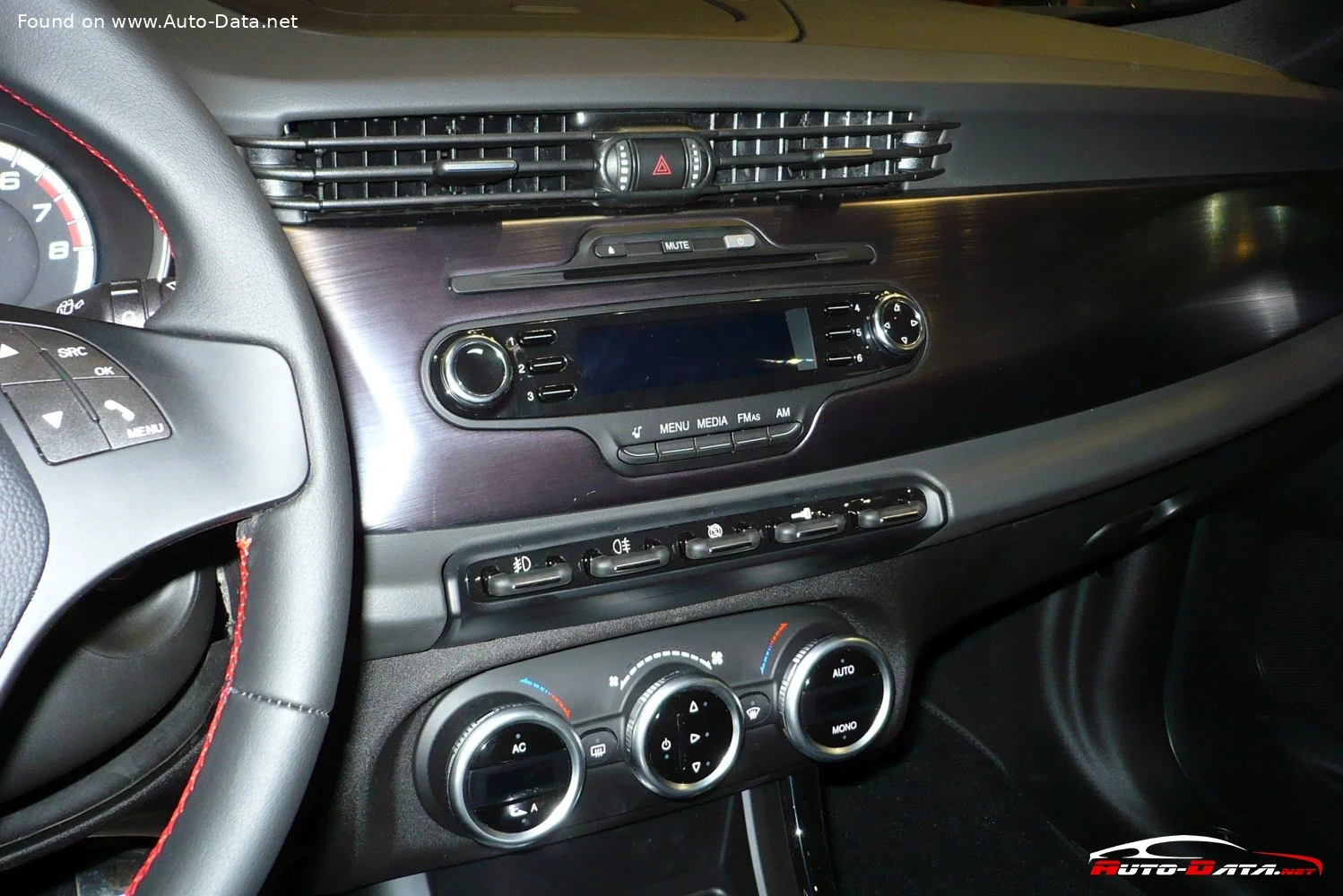 Alfa Romeo Giulietta 1.4 (105 Hp)2012 - 2016 thumbnail 11