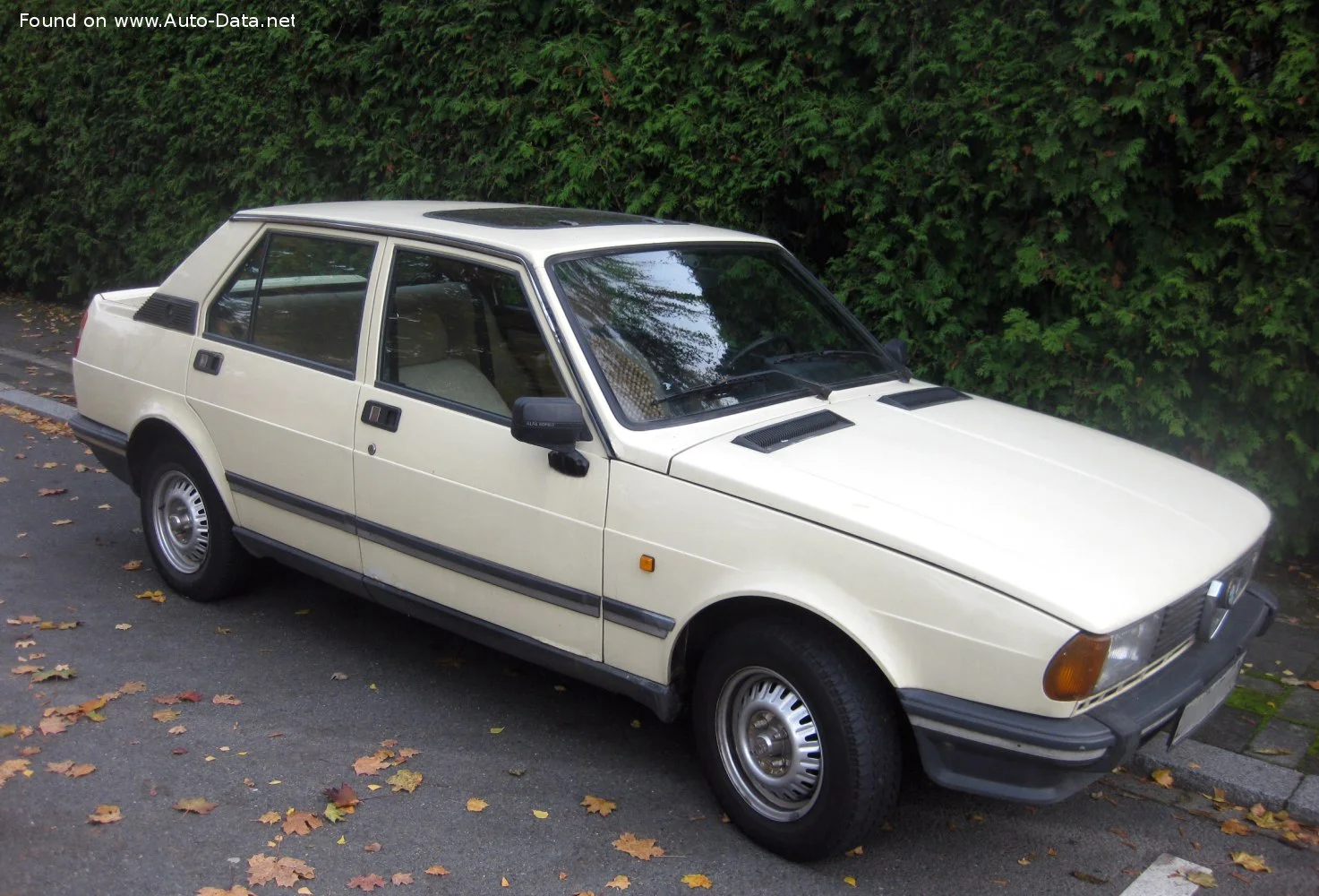 Alfa Romeo Giulietta 1.3 (90 Hp)1977 - 1983 thumbnail 10