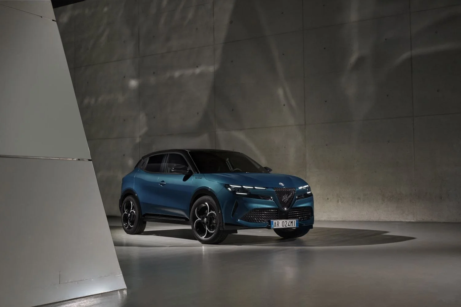Alfa Romeo Junior 1.2 (136 Hp) Hybrid eDCT2024 - - 1