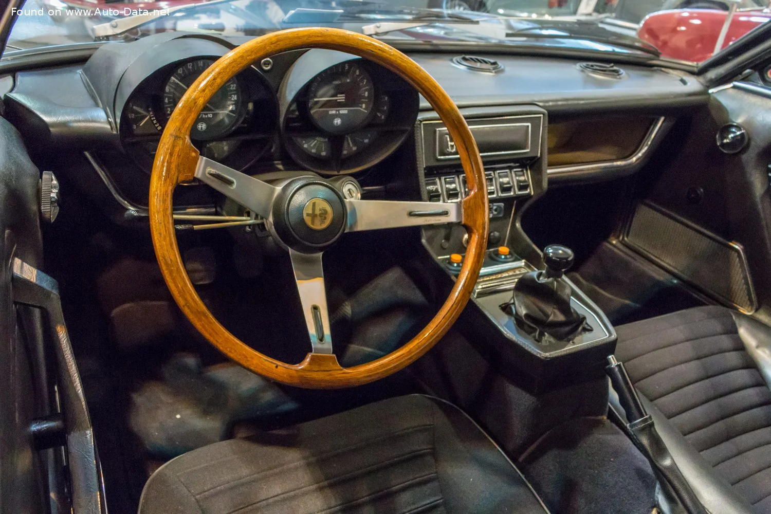 Alfa Romeo Montreal 2.6 (194 Hp)1970 - 1977 thumbnail 10