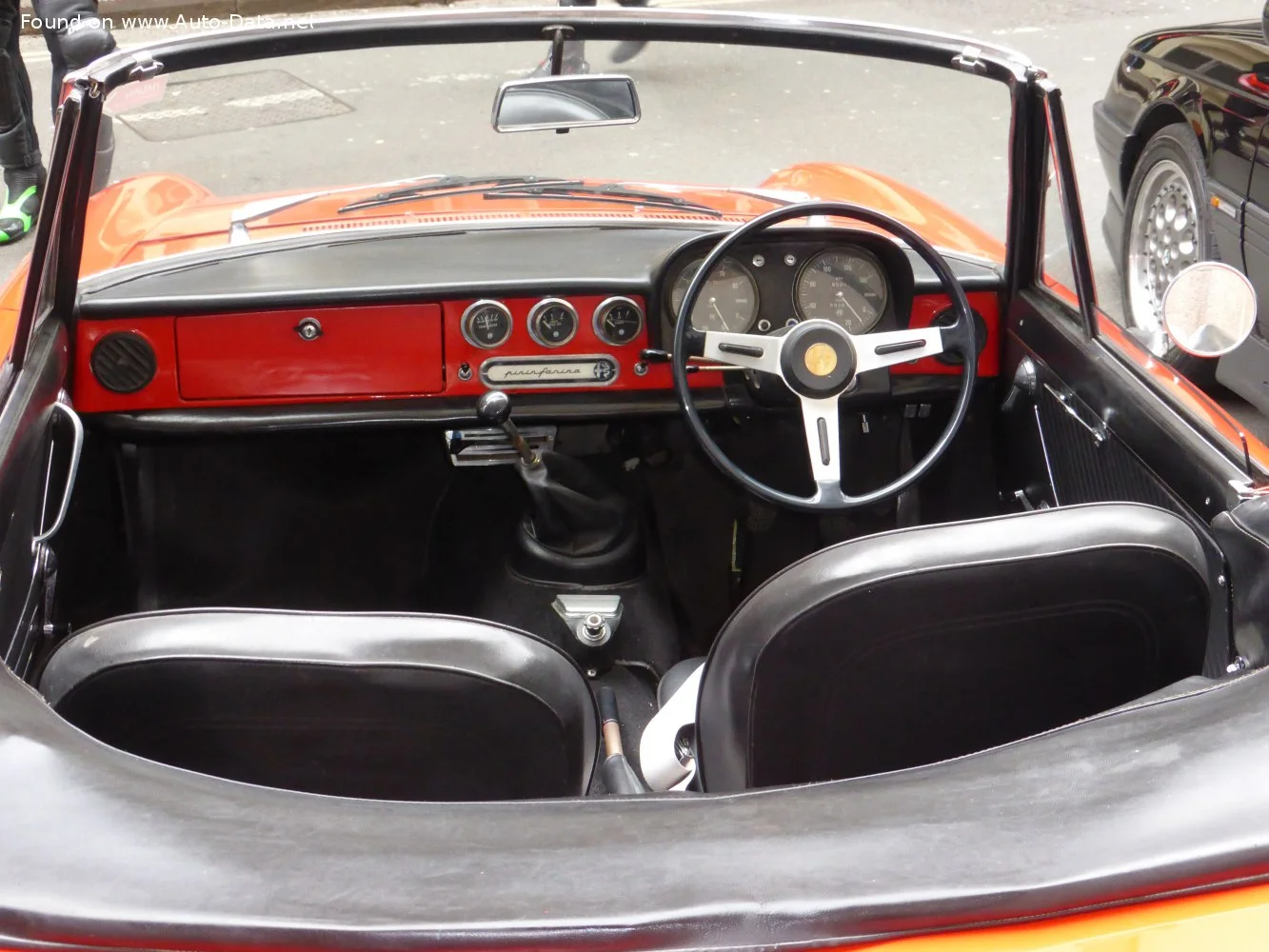 Alfa Romeo Spider 1300 (88 Hp)1968 - 1969 thumbnail 11