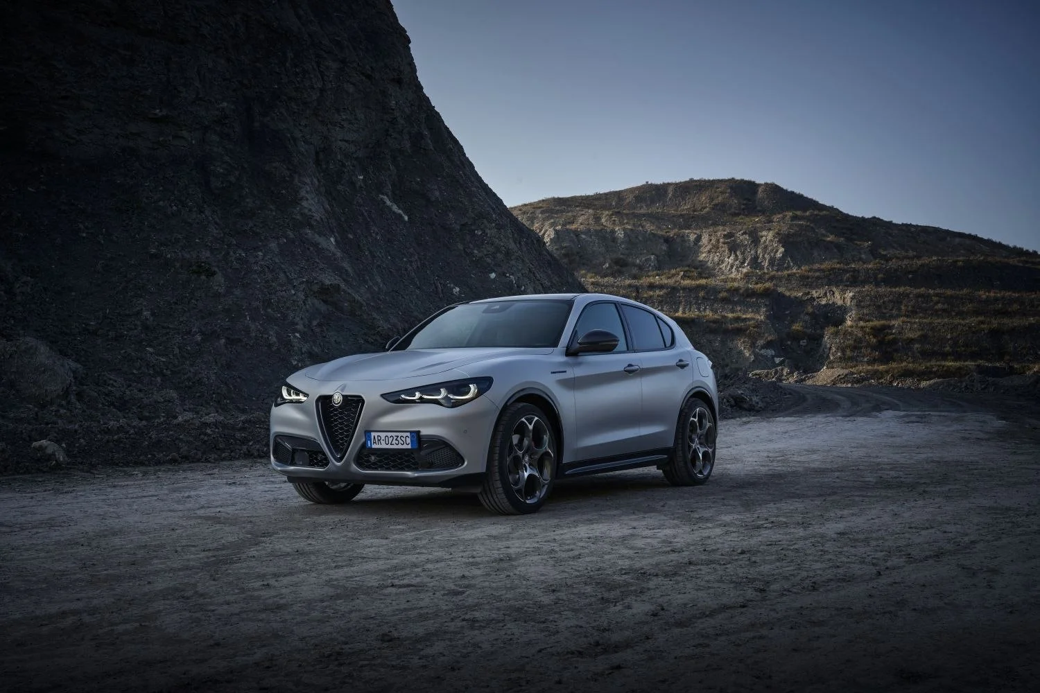 Alfa Romeo Stelvio 2.0 Turbo (280 Hp) Q4 Automatic2022 - - 1