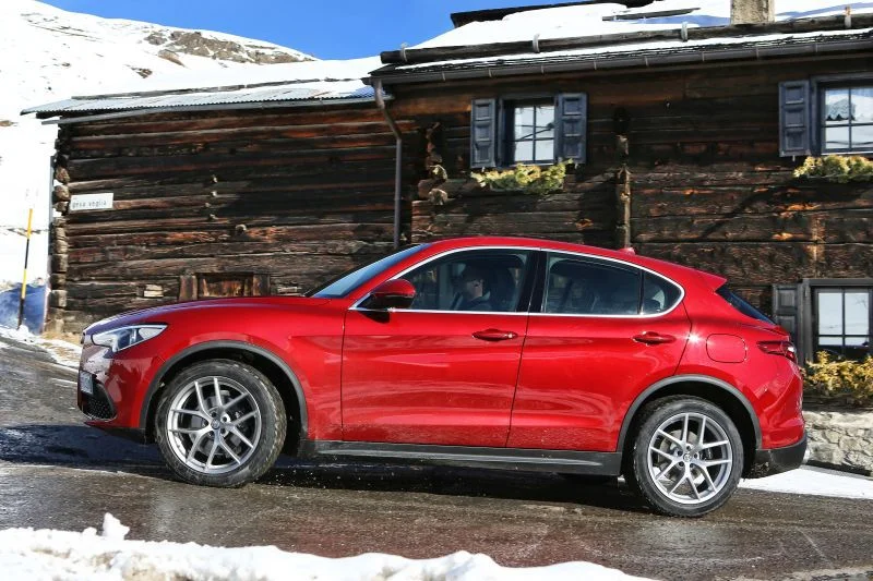Alfa Romeo Stelvio 2.0 (200 Hp) AWD Automatic2017 - 2018 thumbnail 3