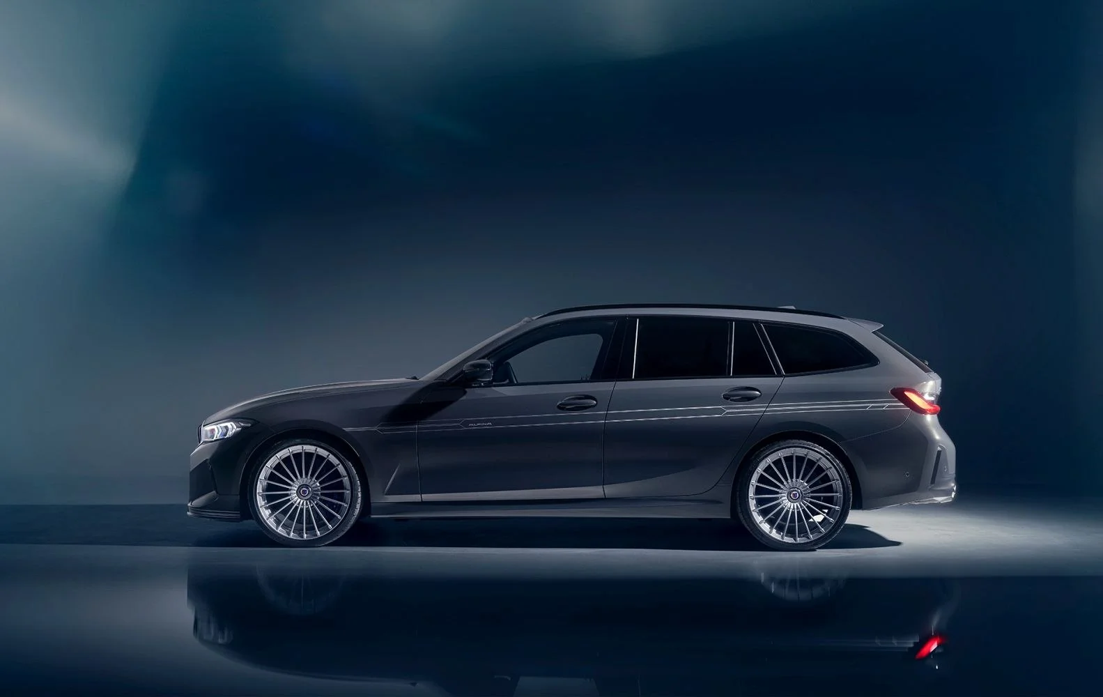 Alpina D3 S 3.0 (355 Hp) Mild Hybrid AWD SWTICH-TRONIC2022 - thumbnail 4