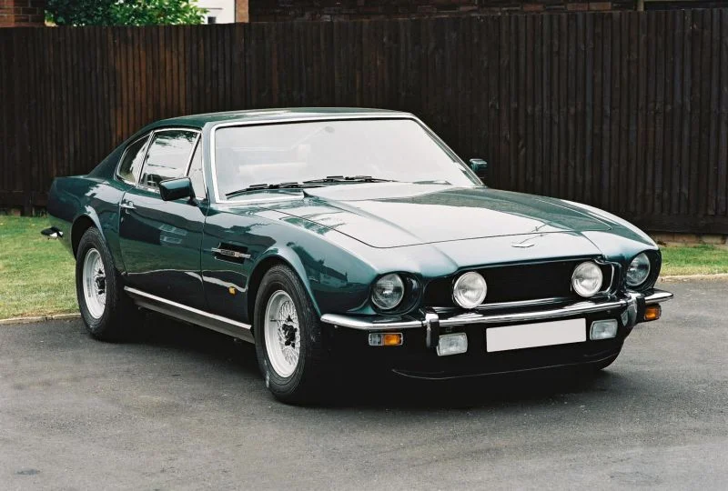 Aston Martin AMV8 5.3 (438 Hp)1972 - 1986 - 1