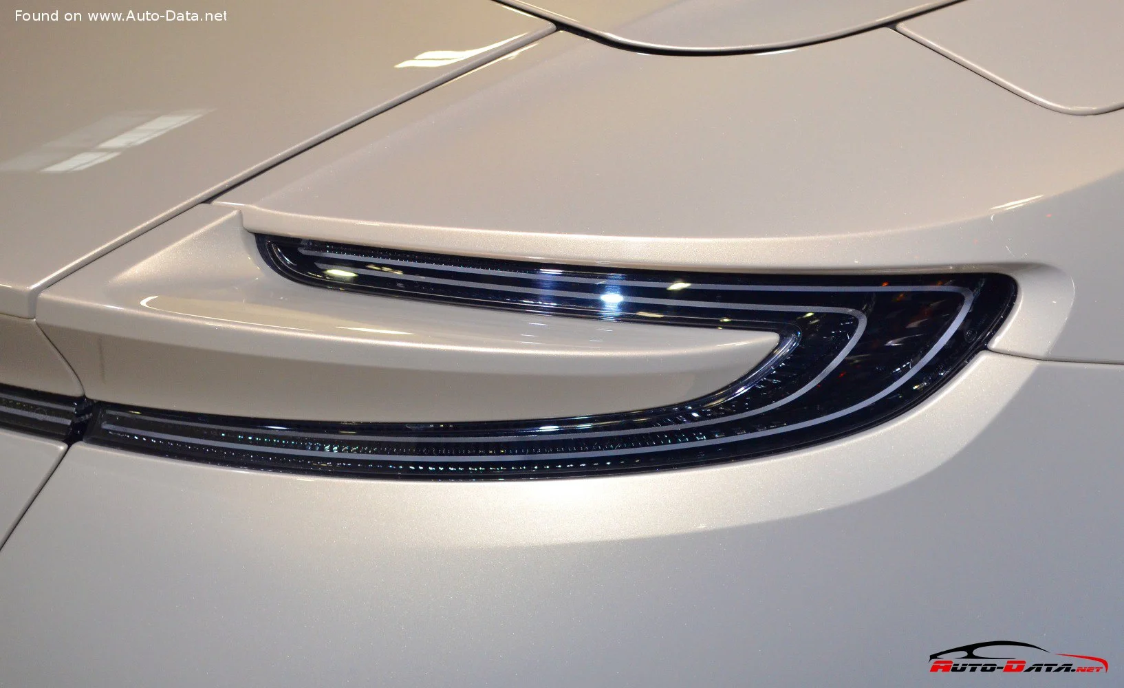 Aston Martin DB11 4.0 V8 (510 Hp) Automatic2018 - 2021 thumbnail 17