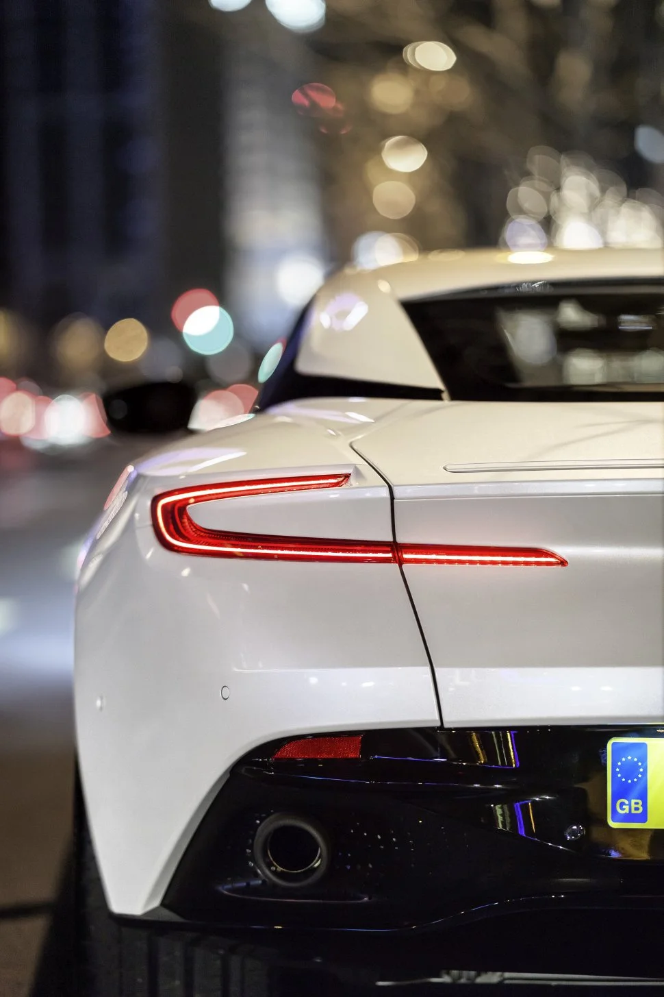 Aston Martin DB11 4.0 V8 (503 Hp) Automatic2017 - 2021 thumbnail 16