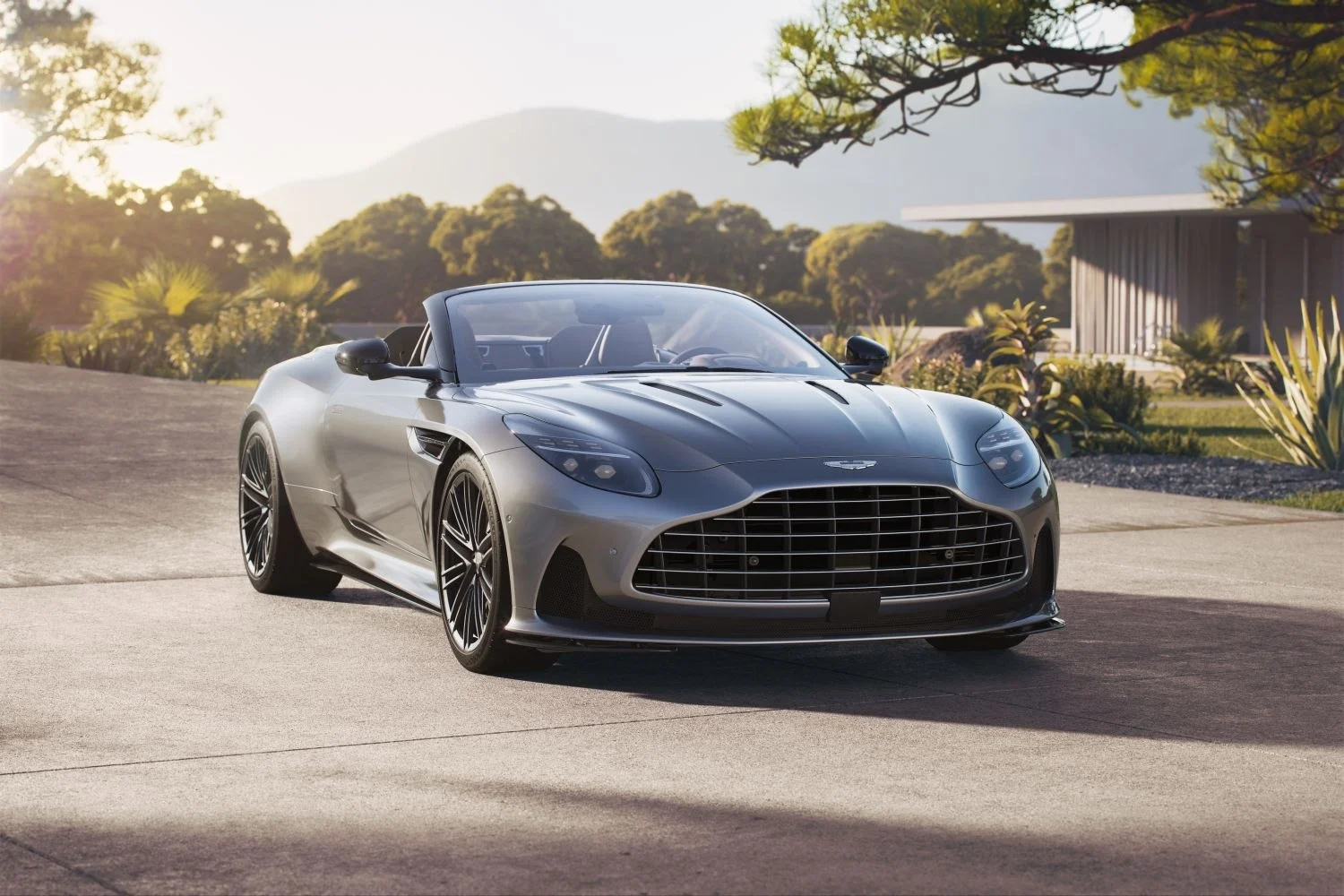 Aston Martin DB12 4.0 V8 (680 Hp) Automatic2023 - - 1