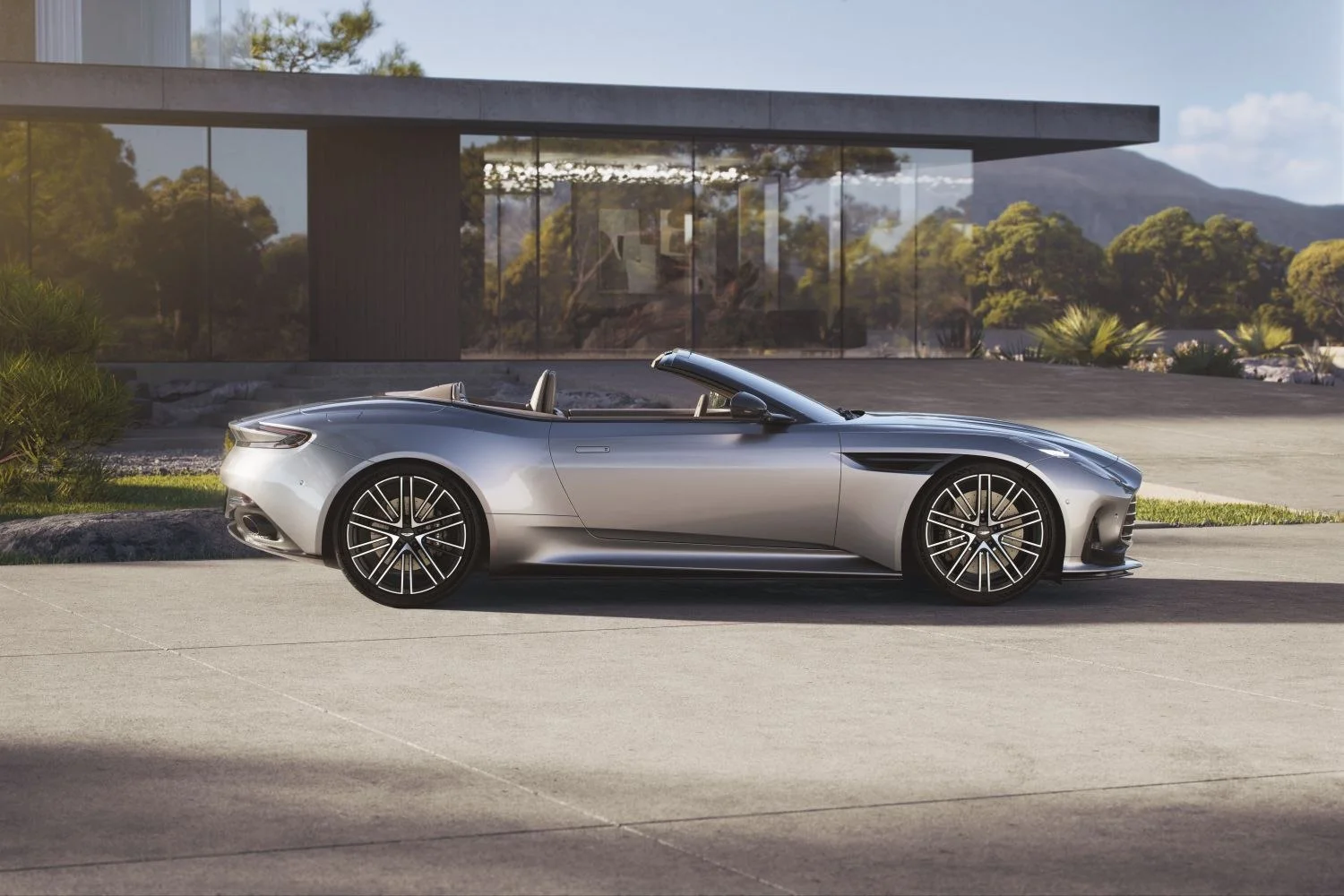 Aston Martin DB12 4.0 V8 (680 Hp) Automatic2023 - thumbnail 4