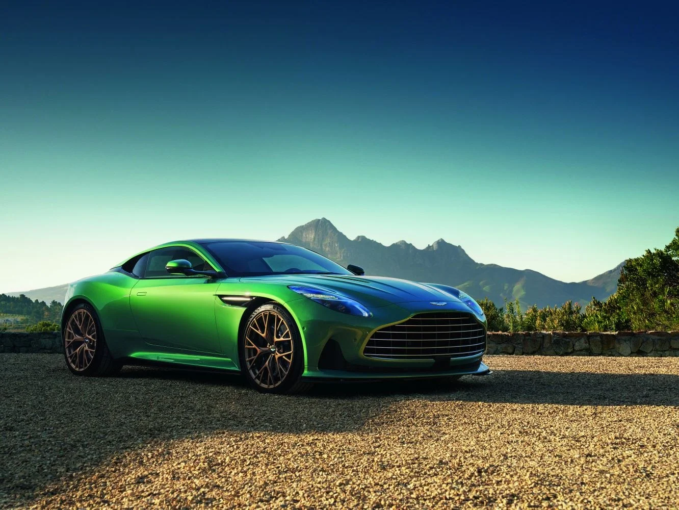 Aston Martin DB12 4.0 V8 (680 Hp) Automatic2023 - - 1