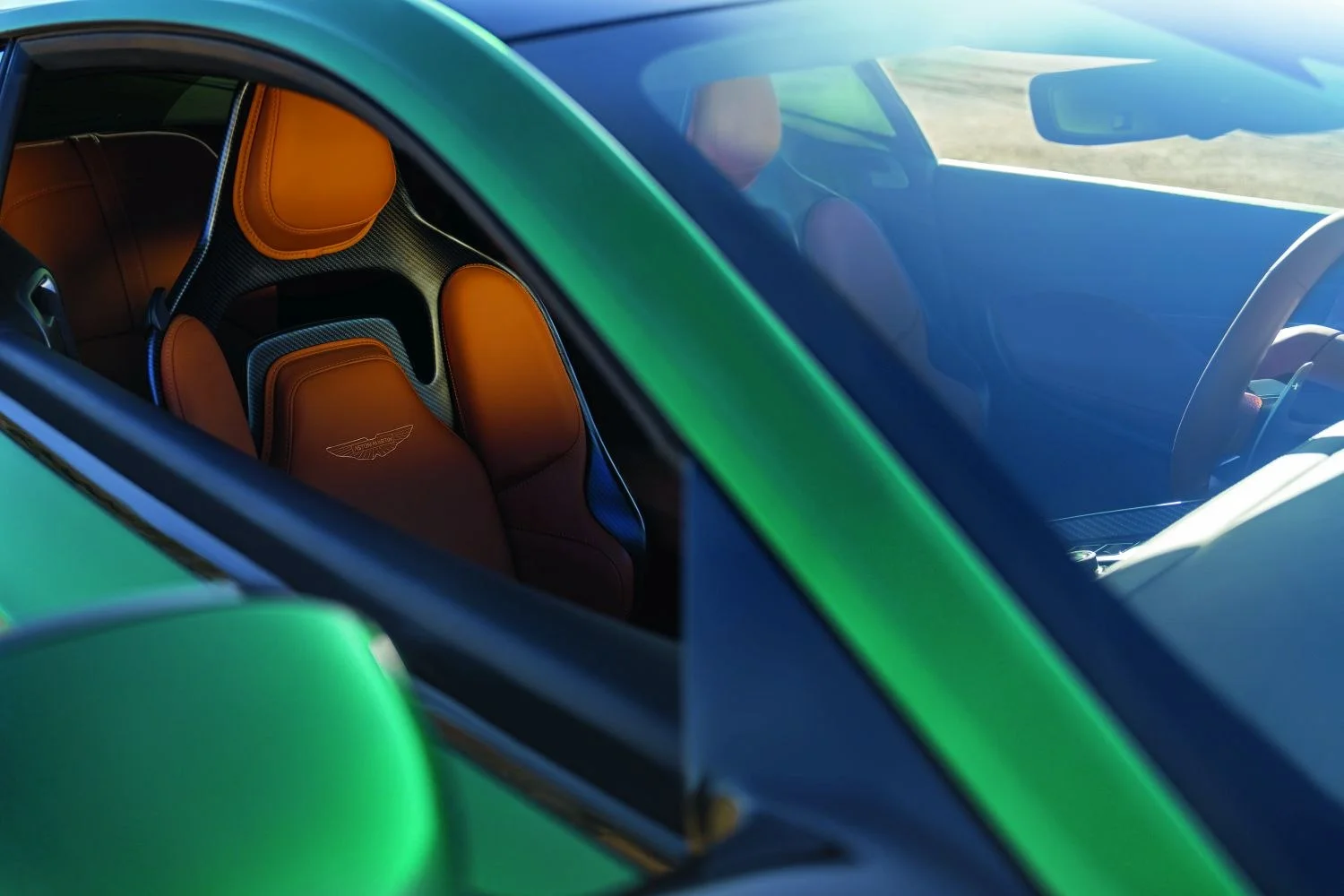 Aston Martin DB12 4.0 V8 (680 Hp) Automatic2023 - thumbnail 14