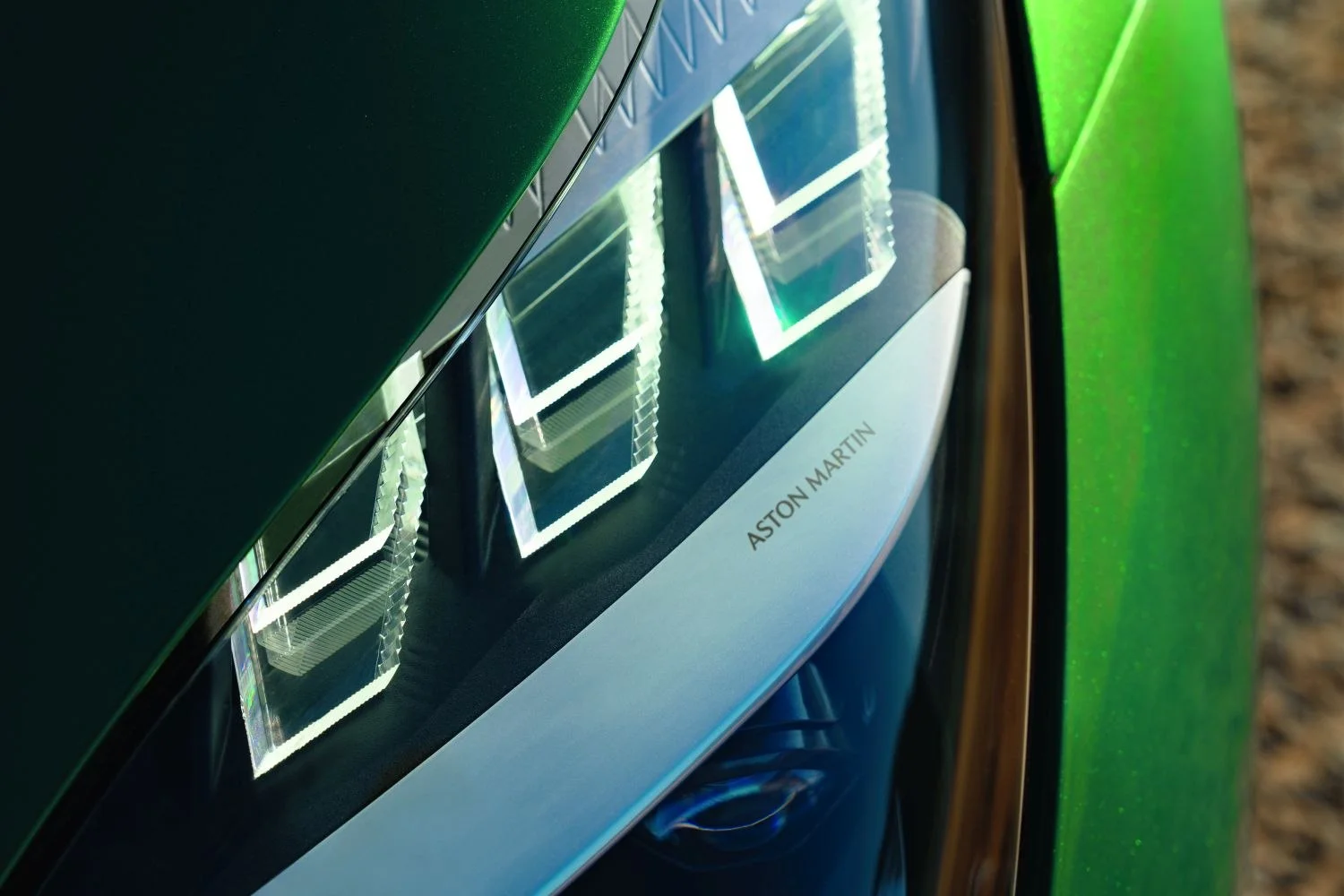 Aston Martin DB12 4.0 V8 (680 Hp) Automatic2023 - thumbnail 16