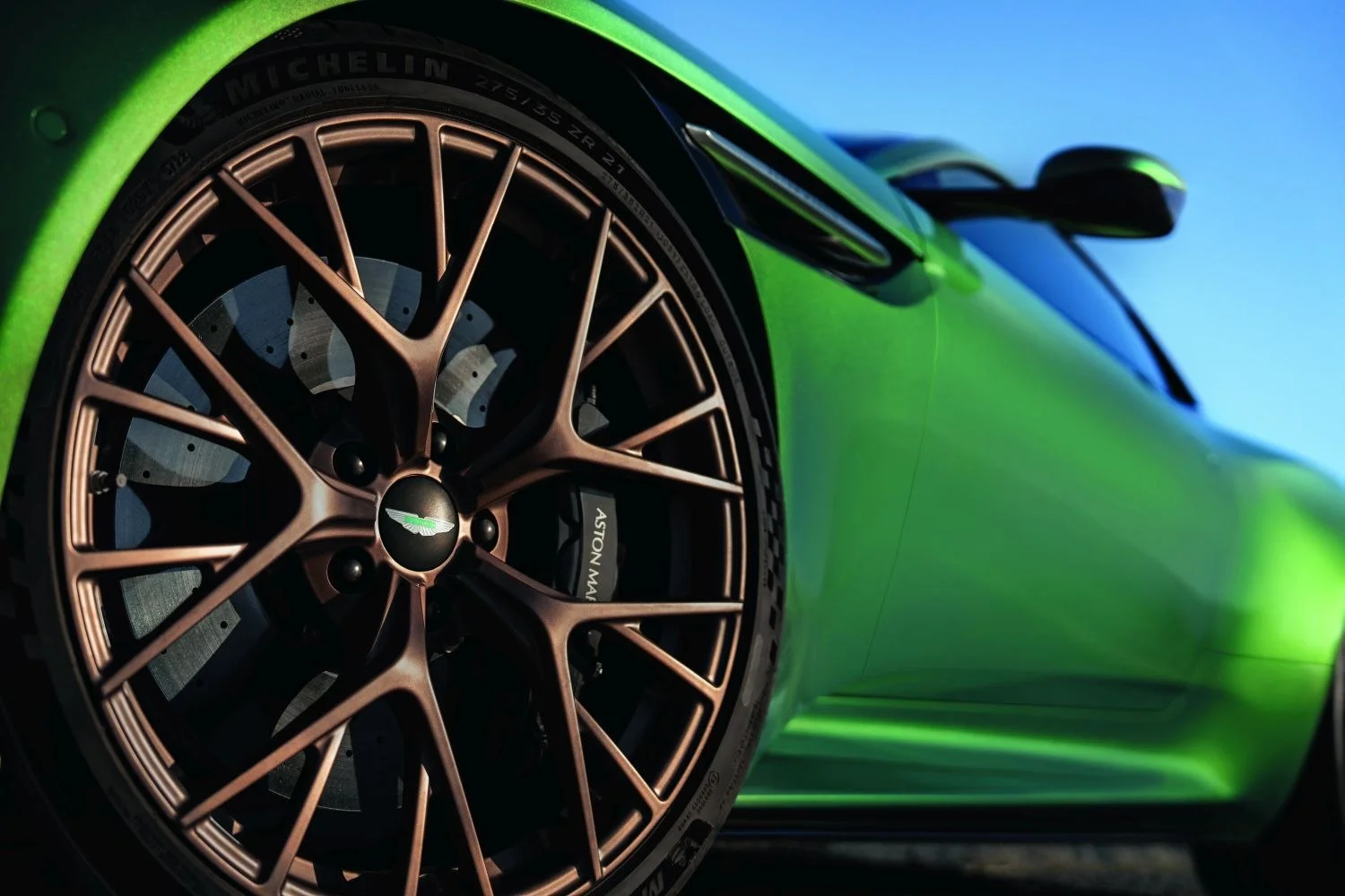 Aston Martin DB12 4.0 V8 (680 Hp) Automatic2023 - thumbnail 17