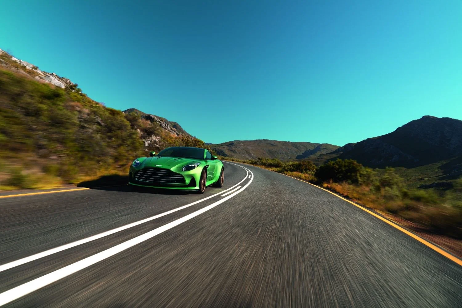 Aston Martin DB12 4.0 V8 (680 Hp) Automatic2023 - thumbnail 4