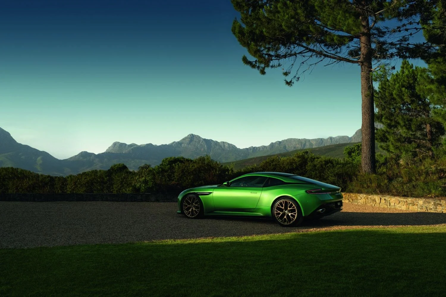 Aston Martin DB12 4.0 V8 (680 Hp) Automatic2023 - thumbnail 10