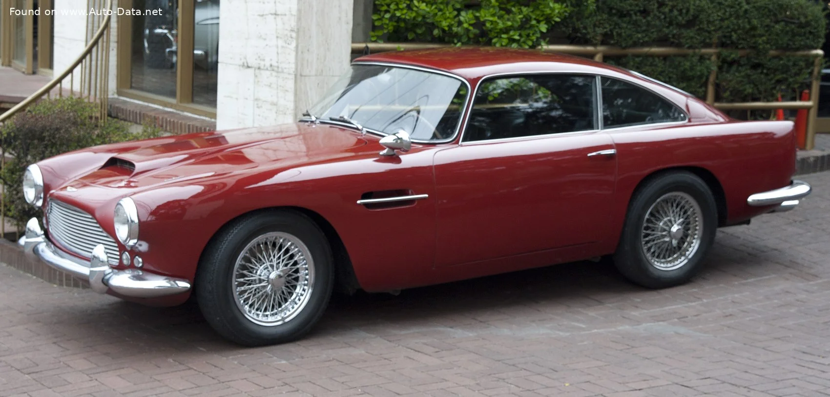 Aston Martin DB4 3.7 (243 Hp)1958 - 1963 thumbnail 8