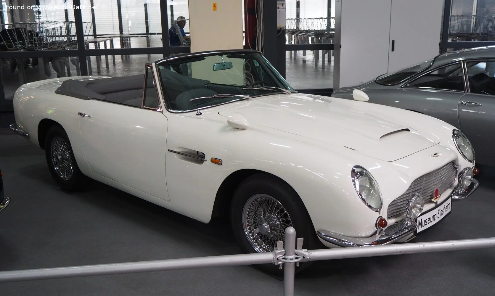 Aston Martin DB6 4.0 (286 Hp)1966 - 1969 thumbnail 7