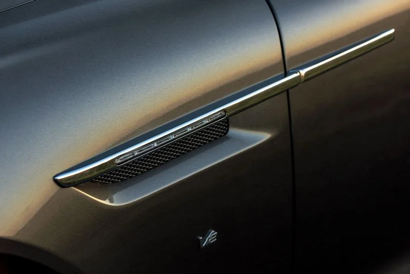 Aston Martin DB9 6.0 V12 (547 Hp) Automatic2015 - 2016 thumbnail 16