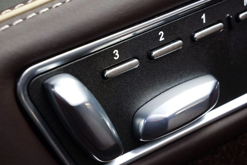 Aston Martin DB9 6.0 V12 (517 Hp) Automatic2012 - 2015 thumbnail 16